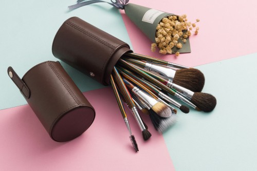16-Piece Makeup Brush Set with Colorful Wooden Handles