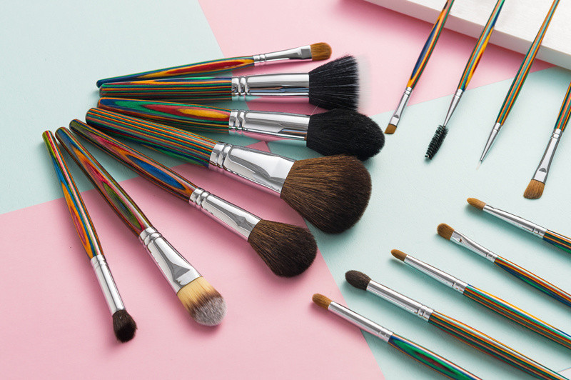 16-Piece Makeup Brush Set with Colorful Wooden Handles