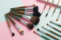 16-Piece Makeup Brush Set with Colorful Wooden Handles