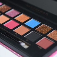 Customizable 16-Color Waterproof Eyeshadow Brush