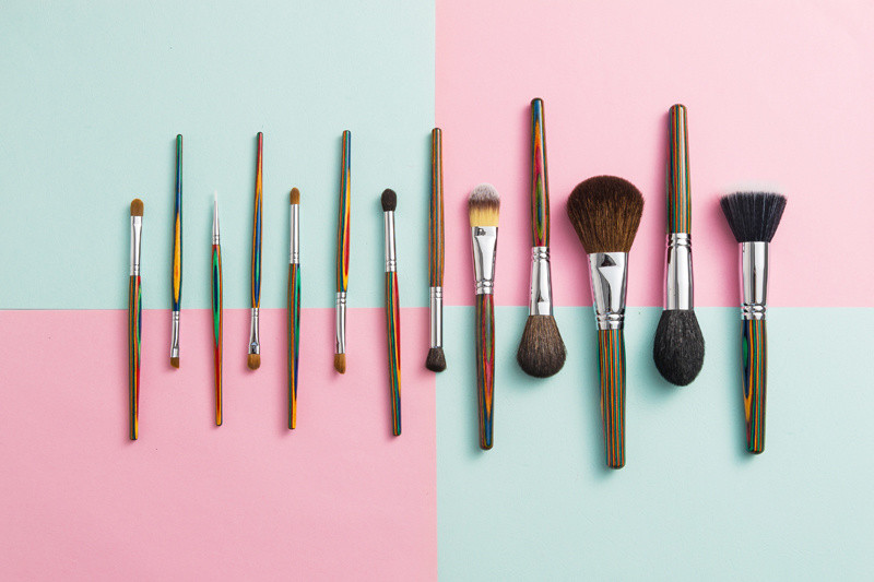 16-Piece Makeup Brush Set with Colorful Wooden Handles