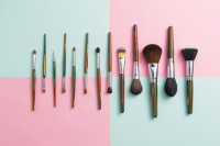 16-Piece Makeup Brush Set with Colorful Wooden Handles